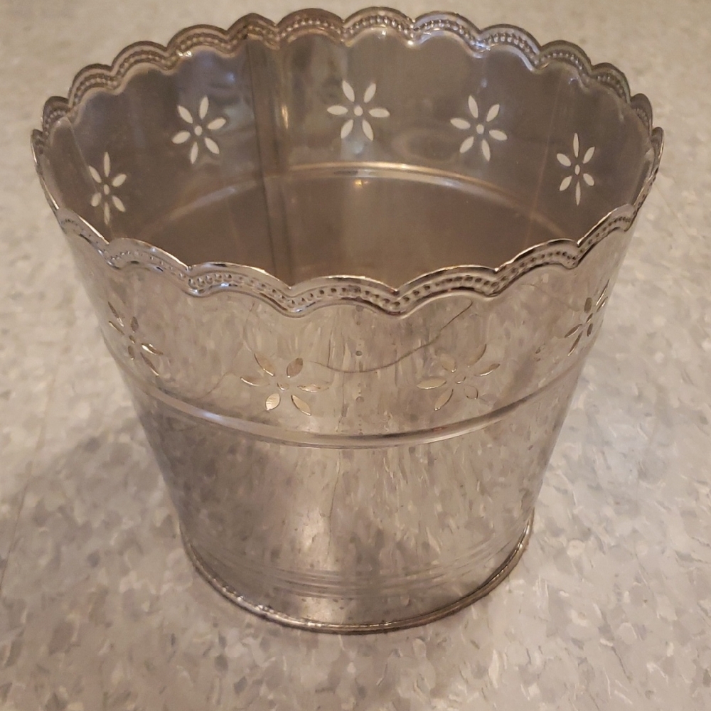Silver Floral Scalloped Metal Planter